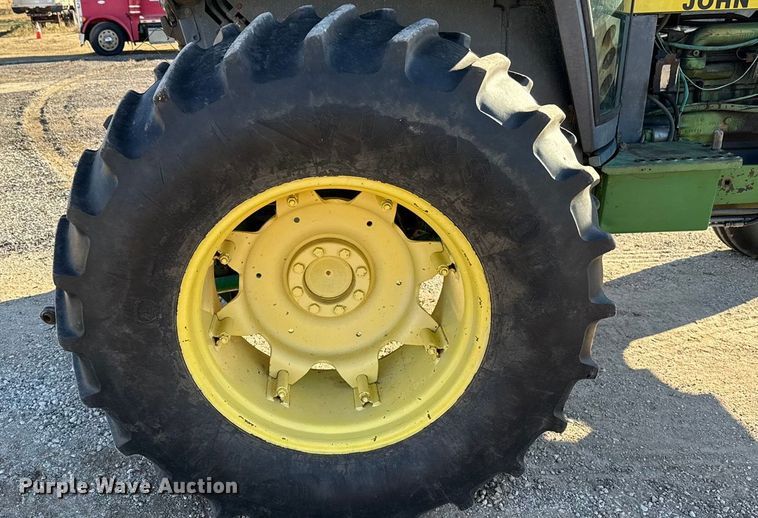 image for item DW5192 1983 John Deere 2950 tractor