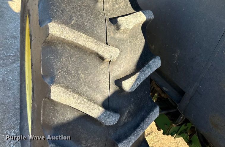 image for item DW5192 1983 John Deere 2950 tractor