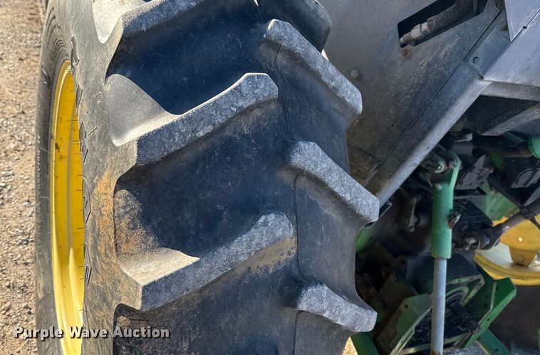 image for item DW5192 1983 John Deere 2950 tractor