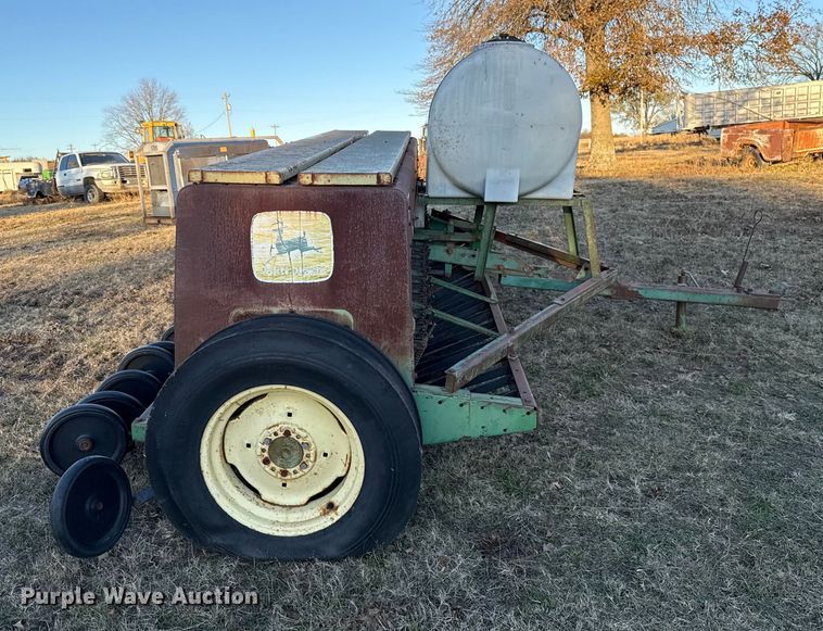 image for item DW5193 John Deere 8300 grain drill