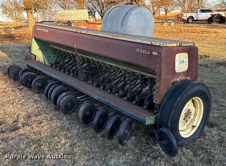 image for item DW5193 John Deere 8300 grain drill