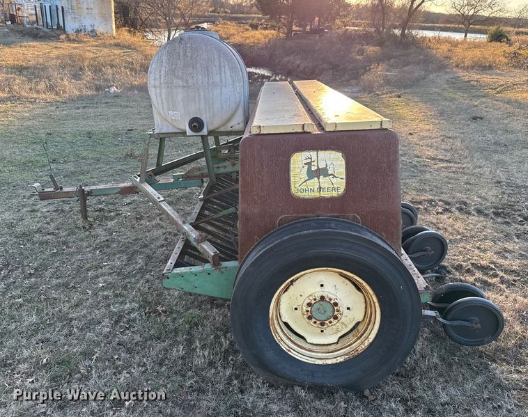 image for item DW5193 John Deere 8300 grain drill