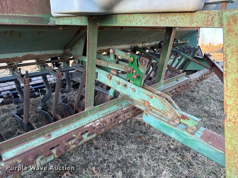 image for item DW5193 John Deere 8300 grain drill