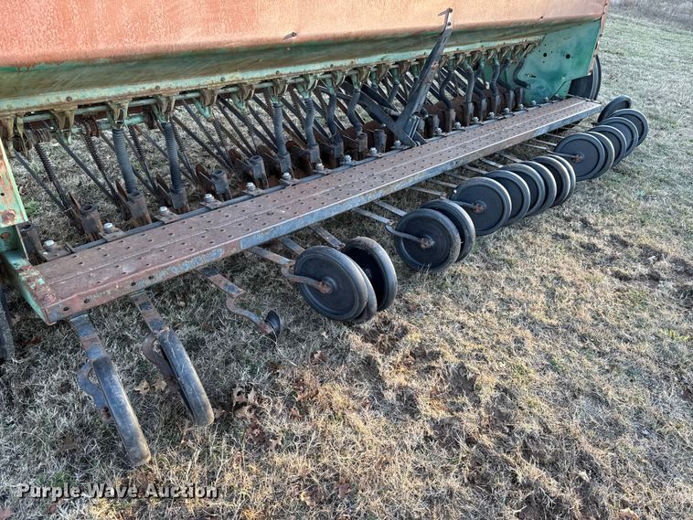 image for item DW5193 John Deere 8300 grain drill