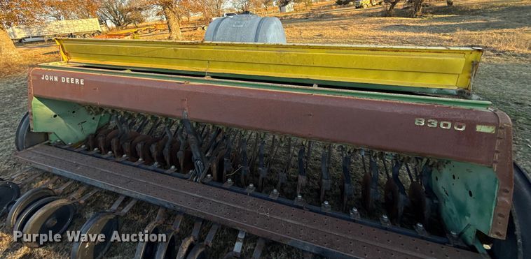 image for item DW5193 John Deere 8300 grain drill