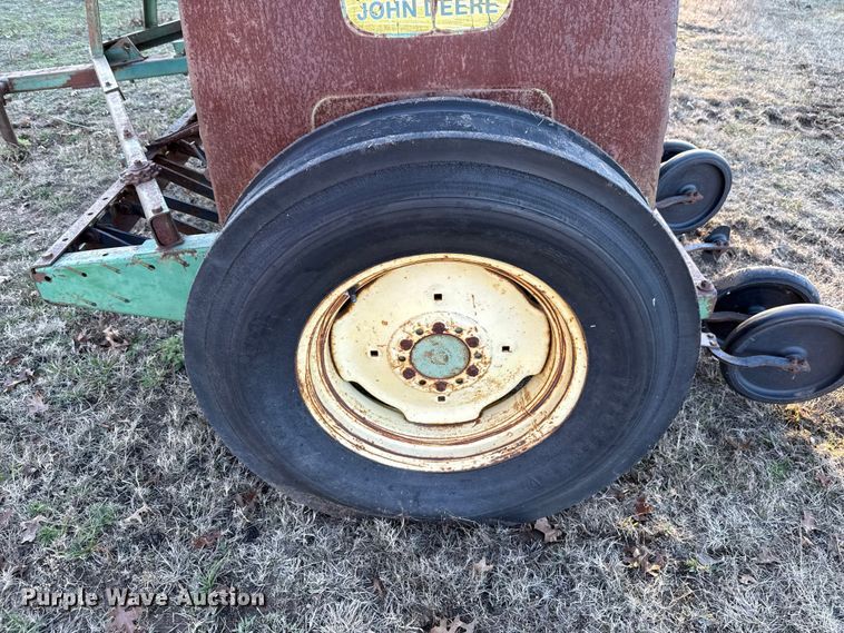 image for item DW5193 John Deere 8300 grain drill