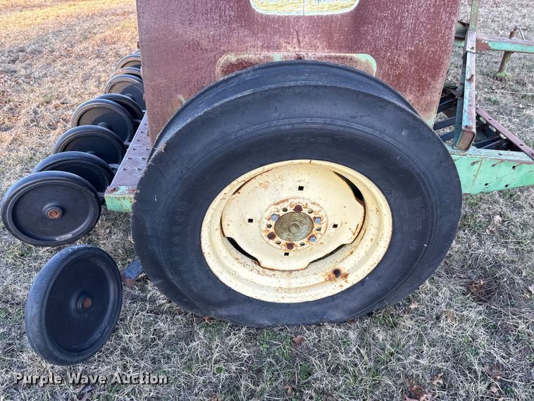 image for item DW5193 John Deere 8300 grain drill