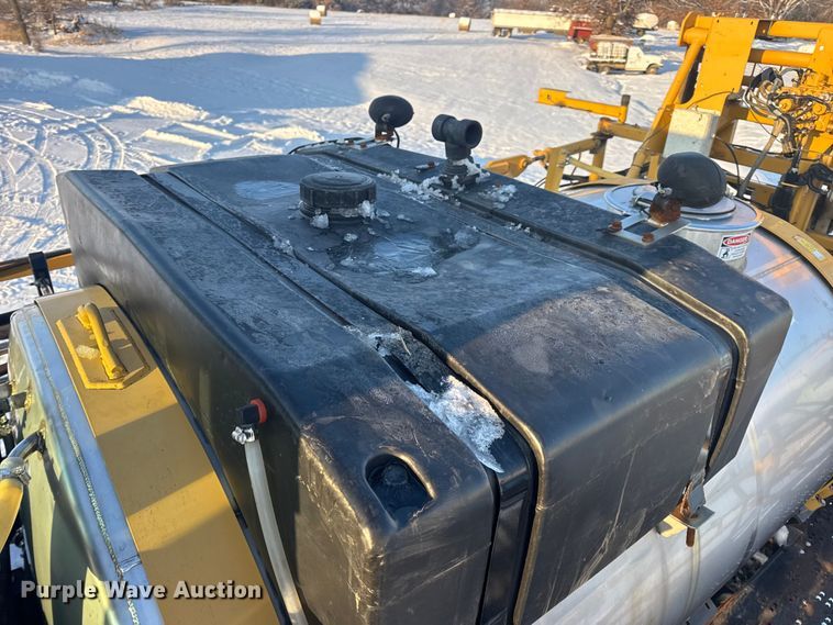 image for item DW6687 2014 RoGator RG900 sprayer