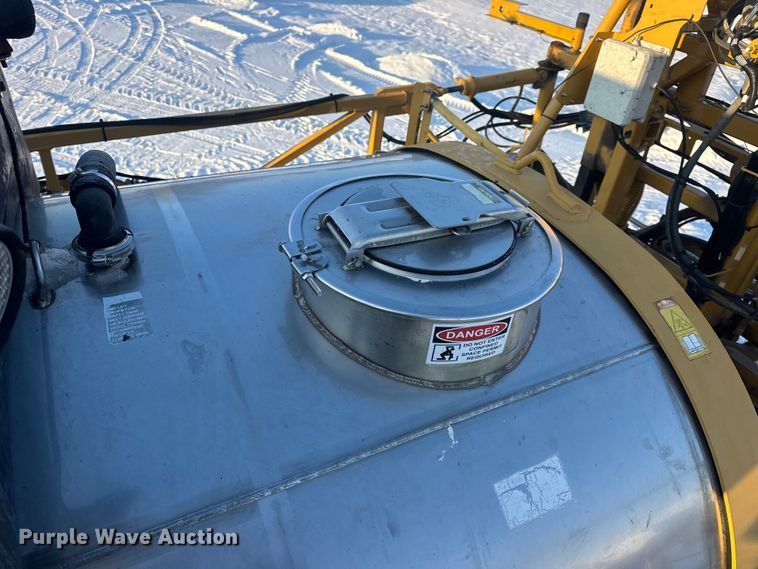 image for item DW6687 2014 RoGator RG900 sprayer