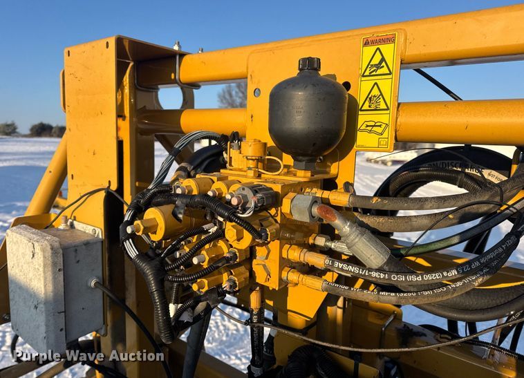 image for item DW6687 2014 RoGator RG900 sprayer