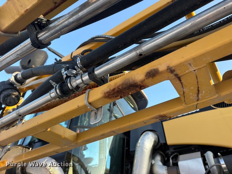 image for item DW6687 2014 RoGator RG900 sprayer