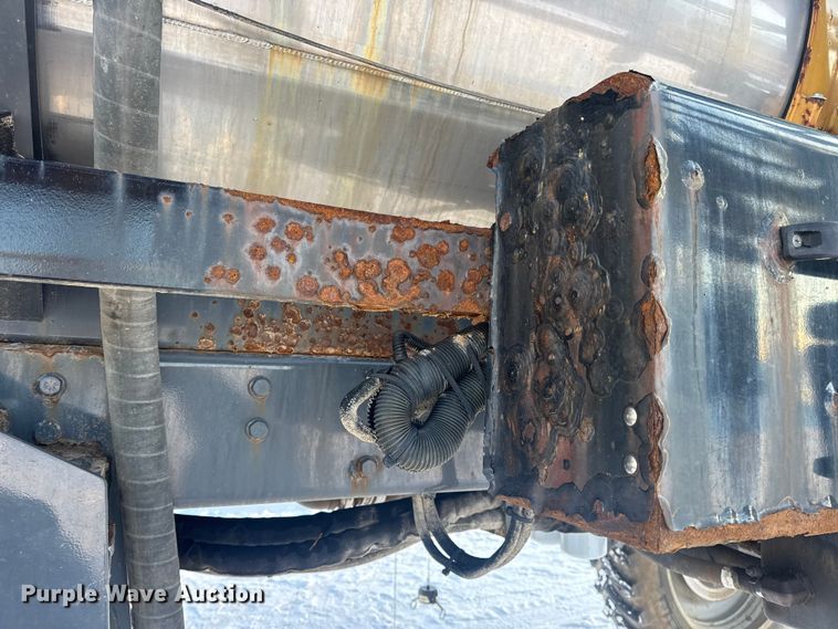 image for item DW6687 2014 RoGator RG900 sprayer