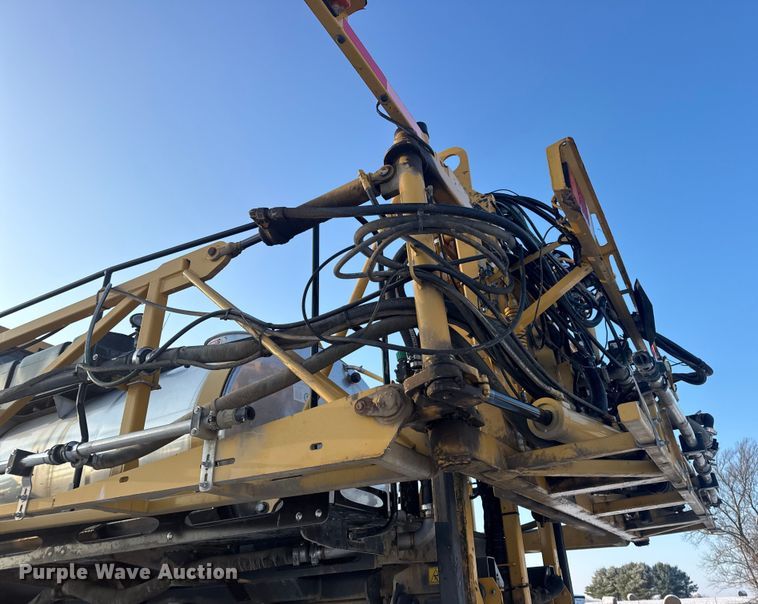 image for item DW6687 2014 RoGator RG900 sprayer