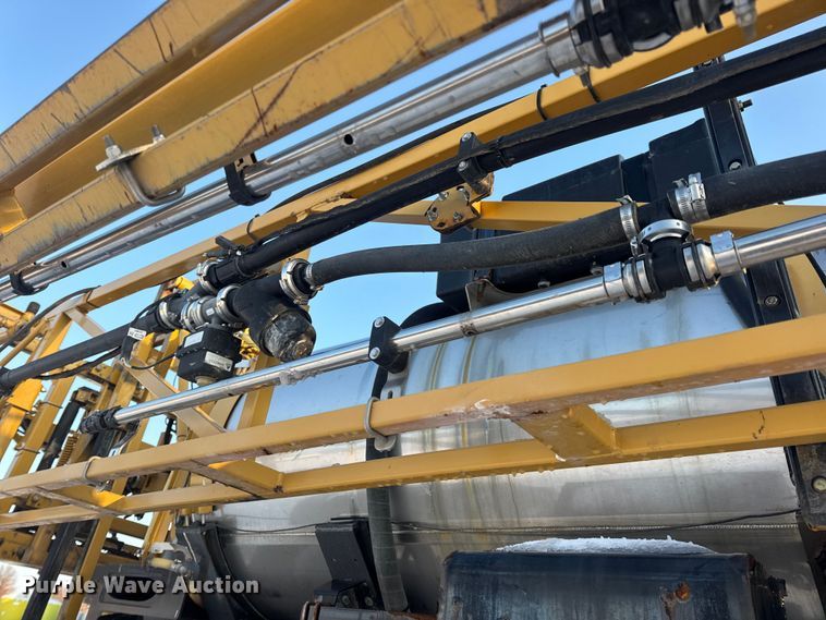 image for item DW6687 2014 RoGator RG900 sprayer