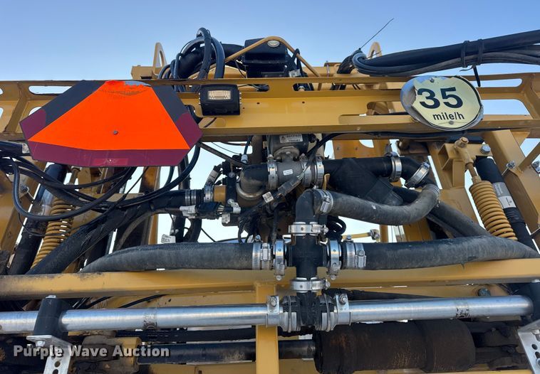 image for item DW6687 2014 RoGator RG900 sprayer