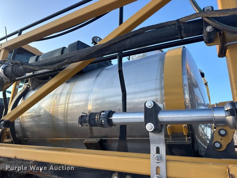 image for item DW6687 2014 RoGator RG900 sprayer