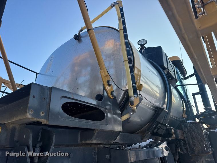 image for item DW6687 2014 RoGator RG900 sprayer