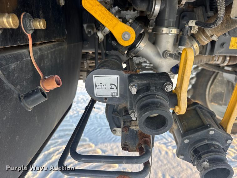 image for item DW6687 2014 RoGator RG900 sprayer