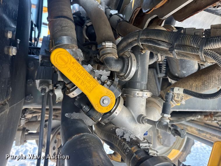 image for item DW6687 2014 RoGator RG900 sprayer