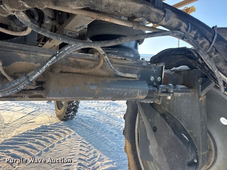 image for item DW6687 2014 RoGator RG900 sprayer