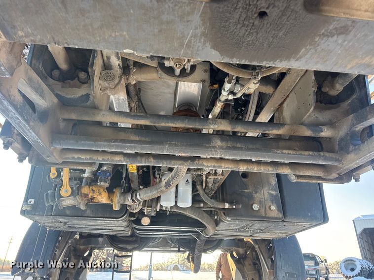 image for item DW6687 2014 RoGator RG900 sprayer