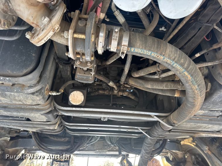 image for item DW6687 2014 RoGator RG900 sprayer