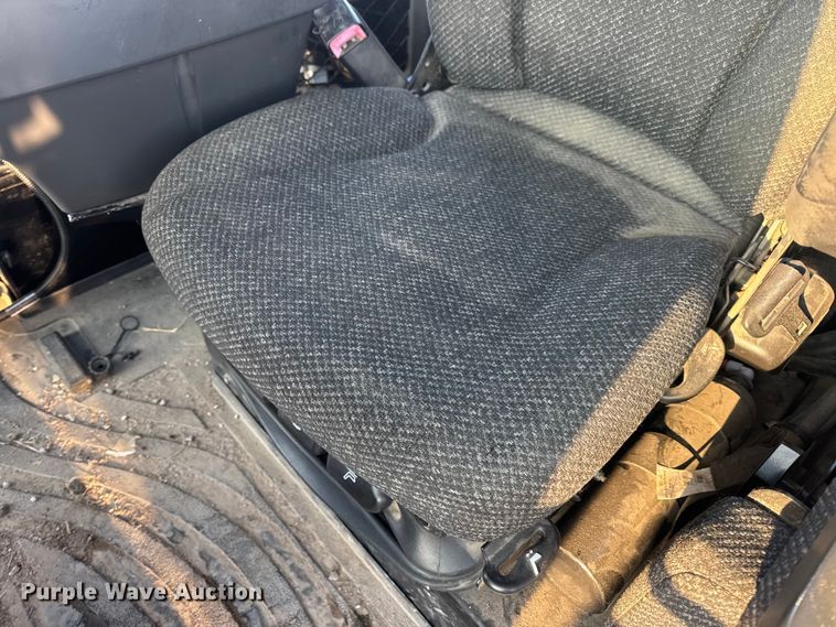 image for item DW6687 2014 RoGator RG900 sprayer