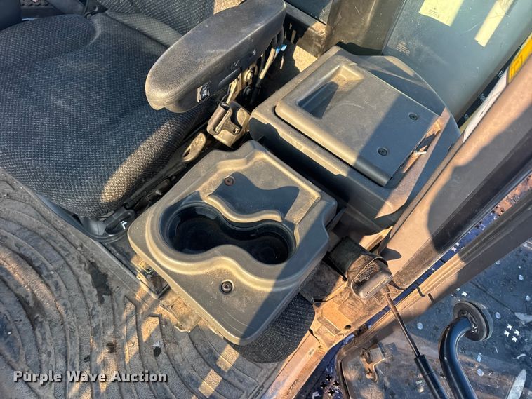 image for item DW6687 2014 RoGator RG900 sprayer