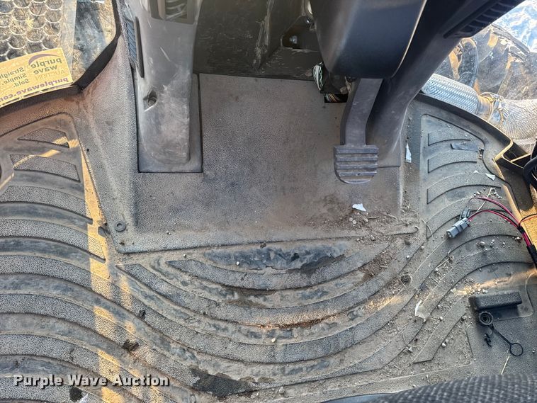 image for item DW6687 2014 RoGator RG900 sprayer