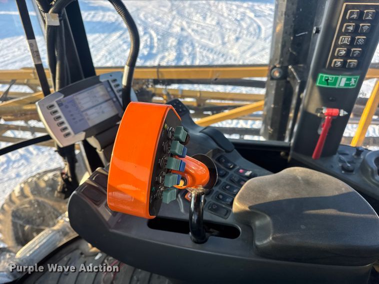 image for item DW6687 2014 RoGator RG900 sprayer