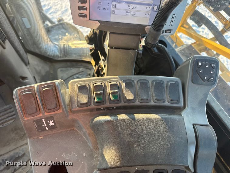 image for item DW6687 2014 RoGator RG900 sprayer