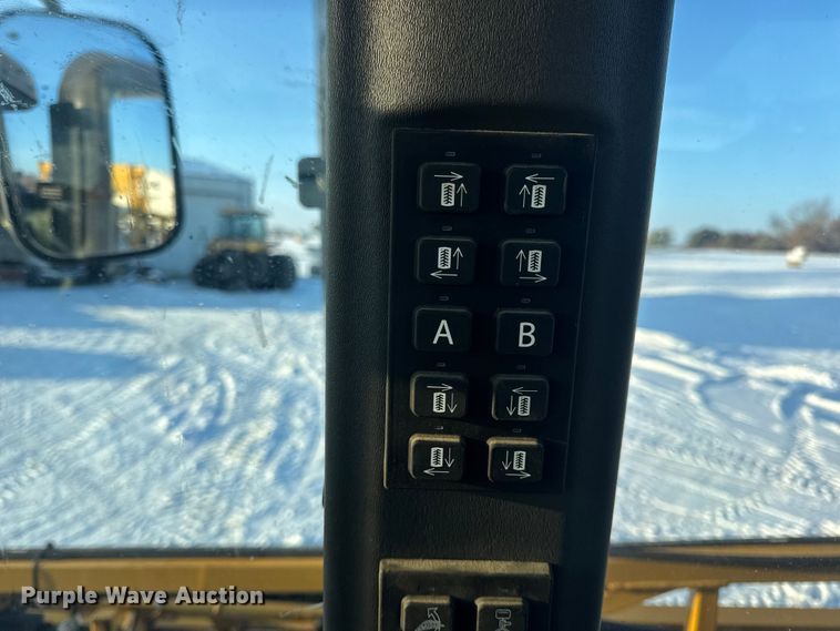 image for item DW6687 2014 RoGator RG900 sprayer