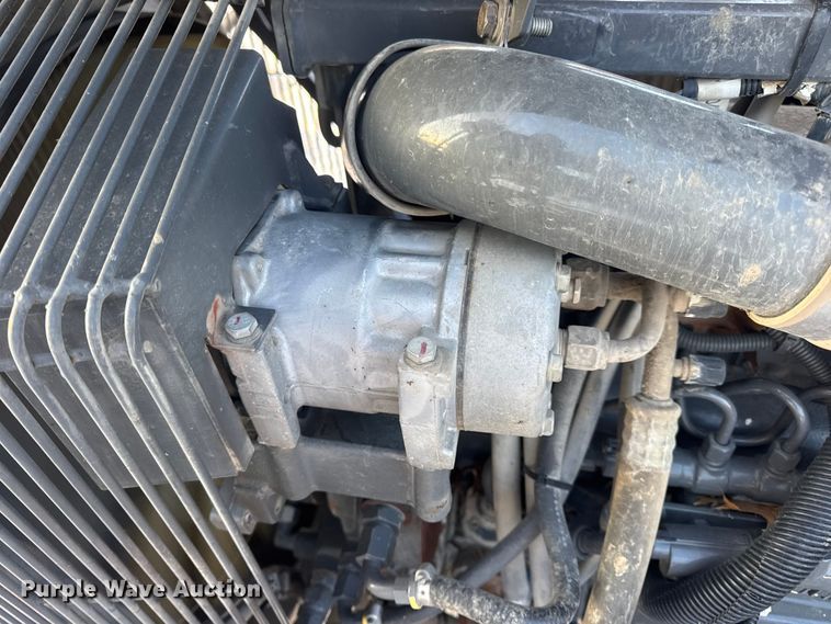 image for item DW6687 2014 RoGator RG900 sprayer