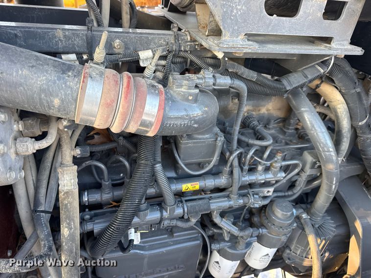 image for item DW6687 2014 RoGator RG900 sprayer