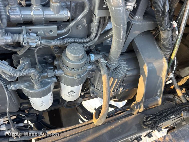 image for item DW6687 2014 RoGator RG900 sprayer