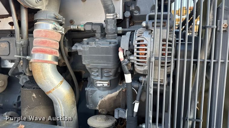 image for item DW6687 2014 RoGator RG900 sprayer