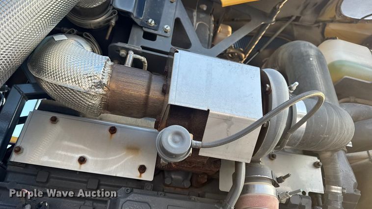 image for item DW6687 2014 RoGator RG900 sprayer