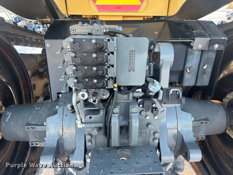 image for item DW6688 2009 Challenger MT765C tractor