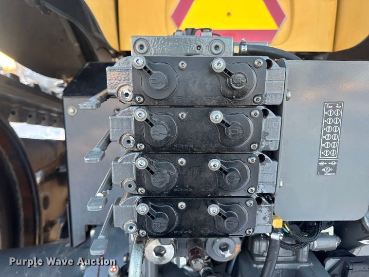 image for item DW6688 2009 Challenger MT765C tractor