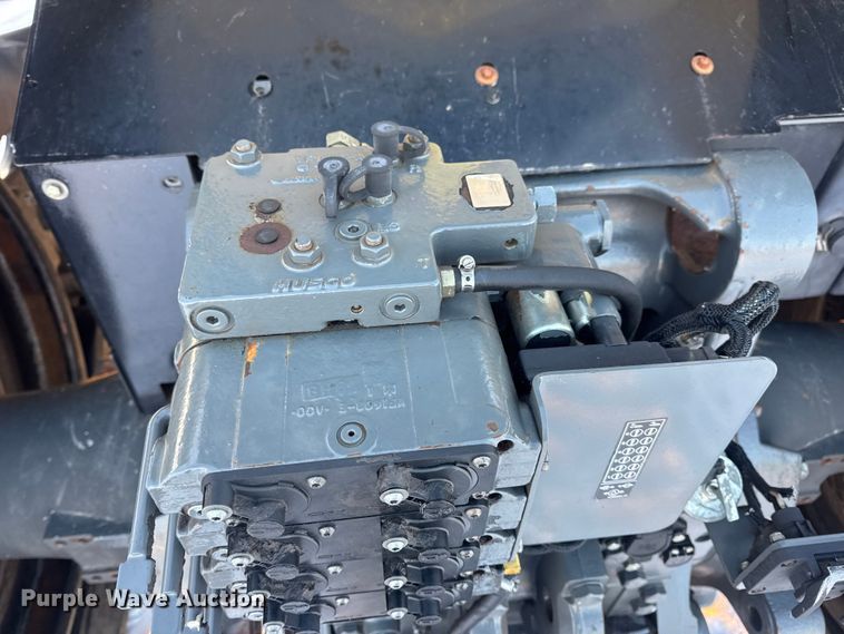 image for item DW6688 2009 Challenger MT765C tractor