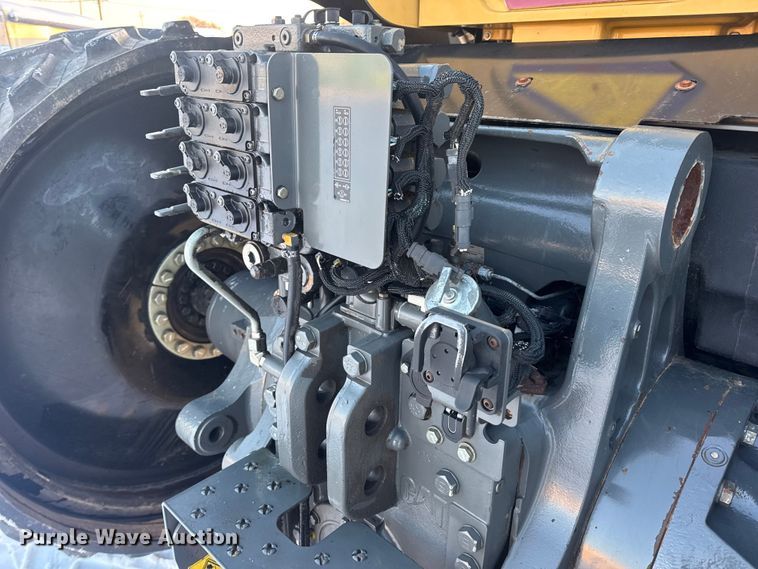 image for item DW6688 2009 Challenger MT765C tractor