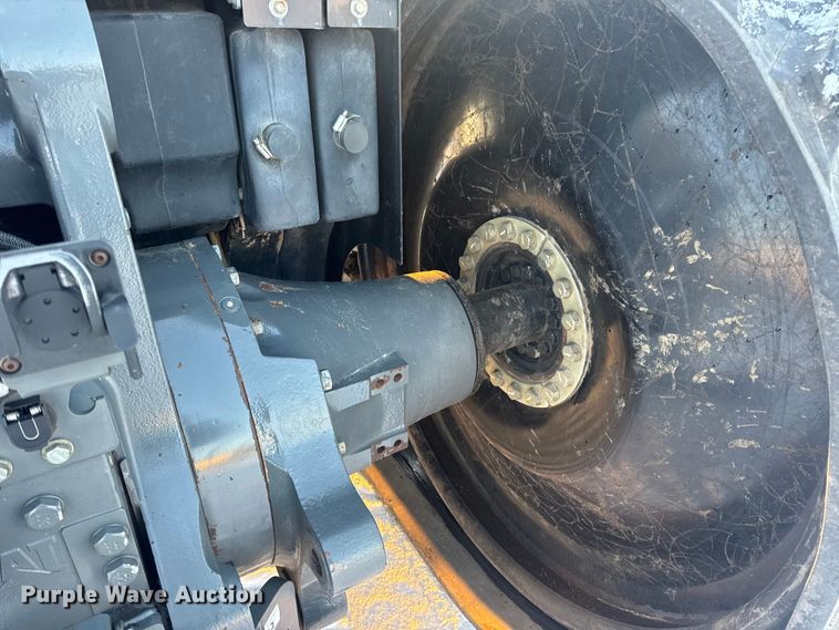 image for item DW6688 2009 Challenger MT765C tractor