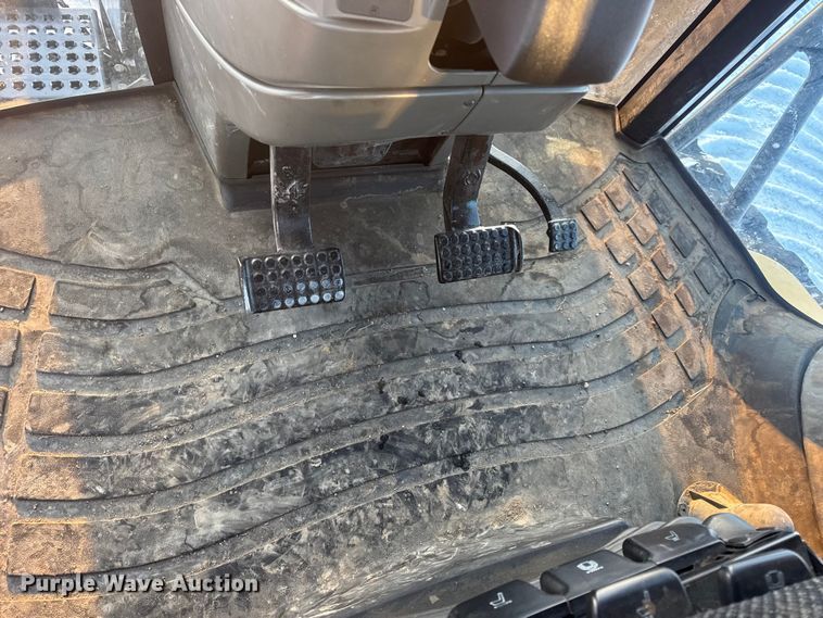 image for item DW6688 2009 Challenger MT765C tractor