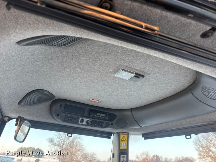 image for item DW6688 2009 Challenger MT765C tractor