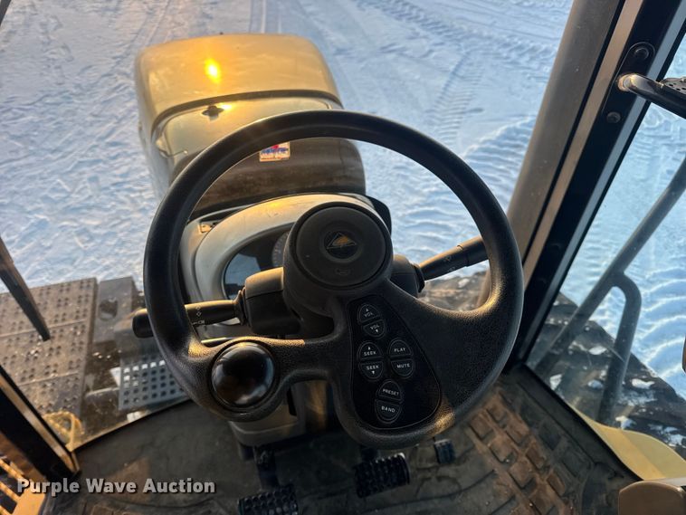 image for item DW6688 2009 Challenger MT765C tractor