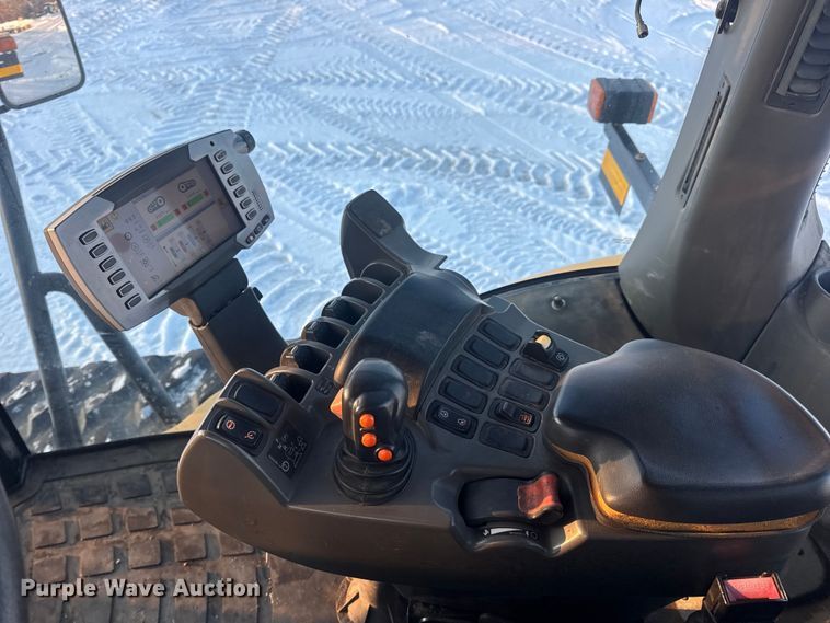 image for item DW6688 2009 Challenger MT765C tractor