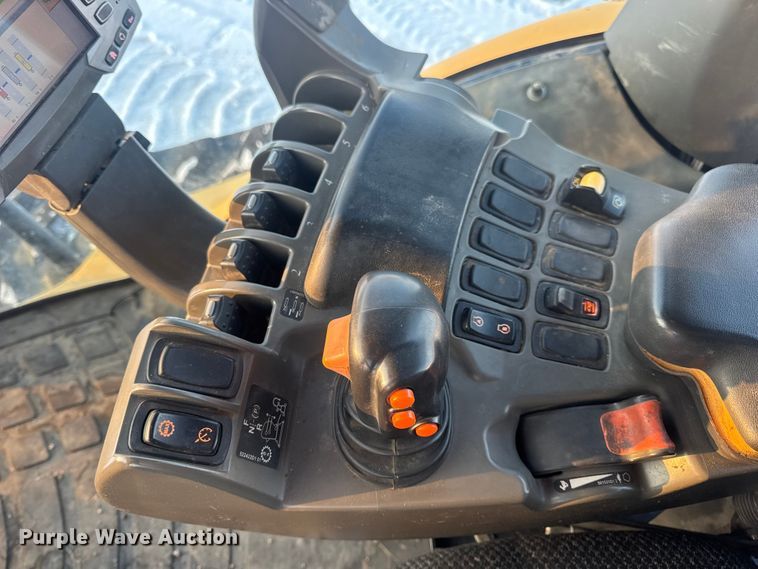 image for item DW6688 2009 Challenger MT765C tractor