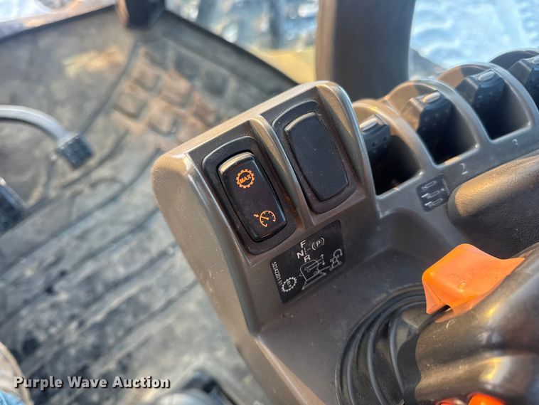 image for item DW6688 2009 Challenger MT765C tractor