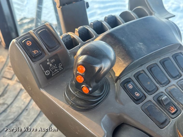 image for item DW6688 2009 Challenger MT765C tractor