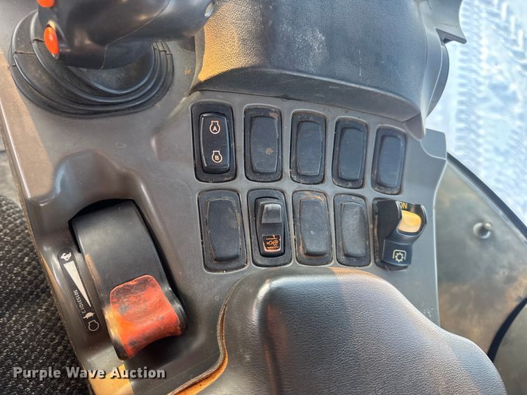 image for item DW6688 2009 Challenger MT765C tractor